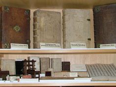 Alte Bücher im Museum Schliekau in Bad Bevensen (c)Jürgen Schliekau, Bad Bevensen
